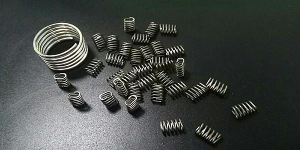 不銹鋼小彈簧