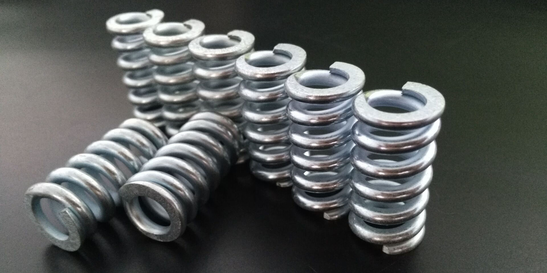 彈簧有什么特點？