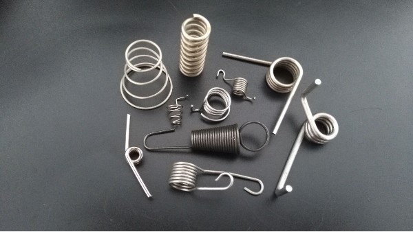 彈簧使用性能受危害的因素有什么？